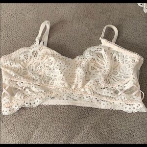 VICTORIAS SECRET - lace bralette